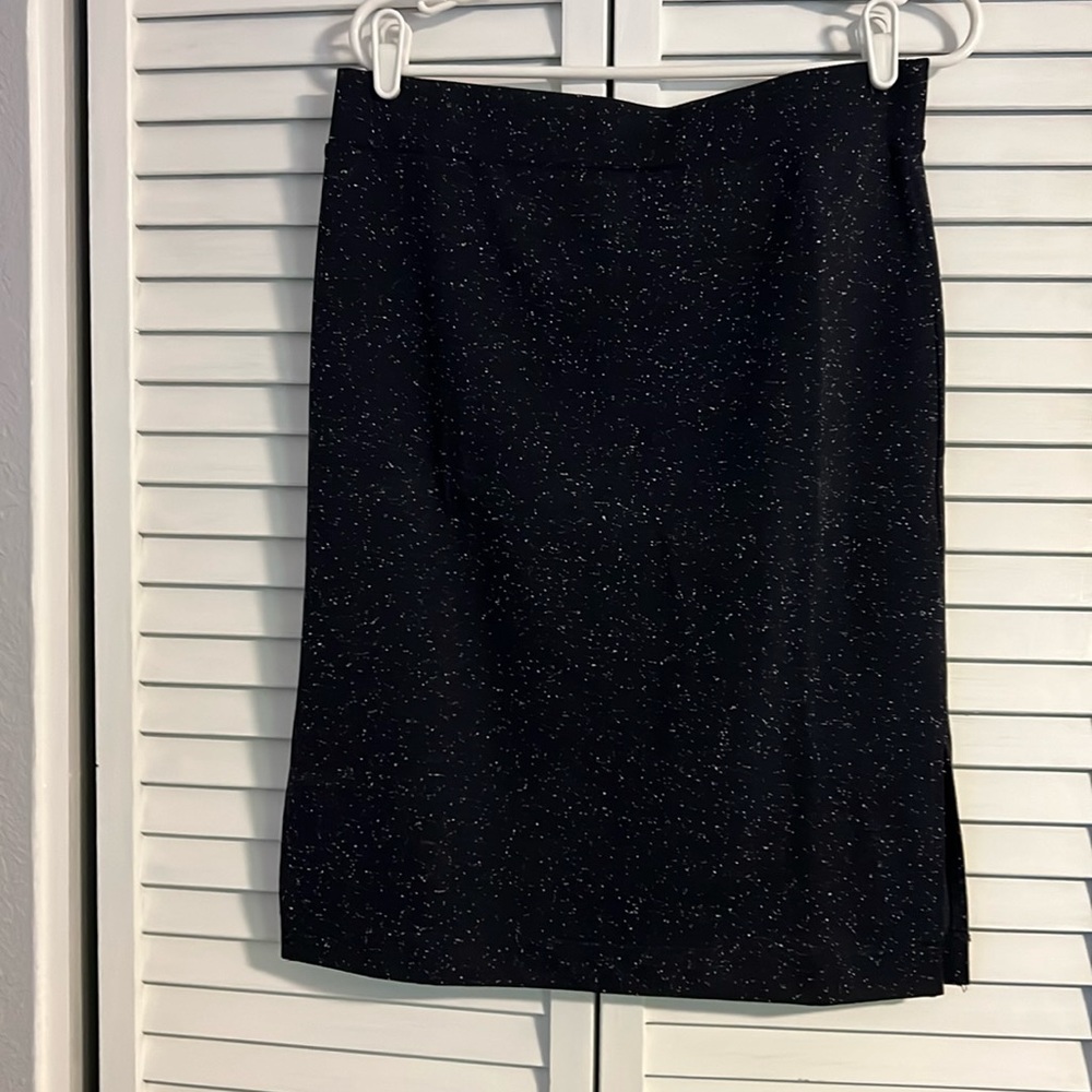Madewell Women’s skirt, navy‎ blue with white speckles. Size L